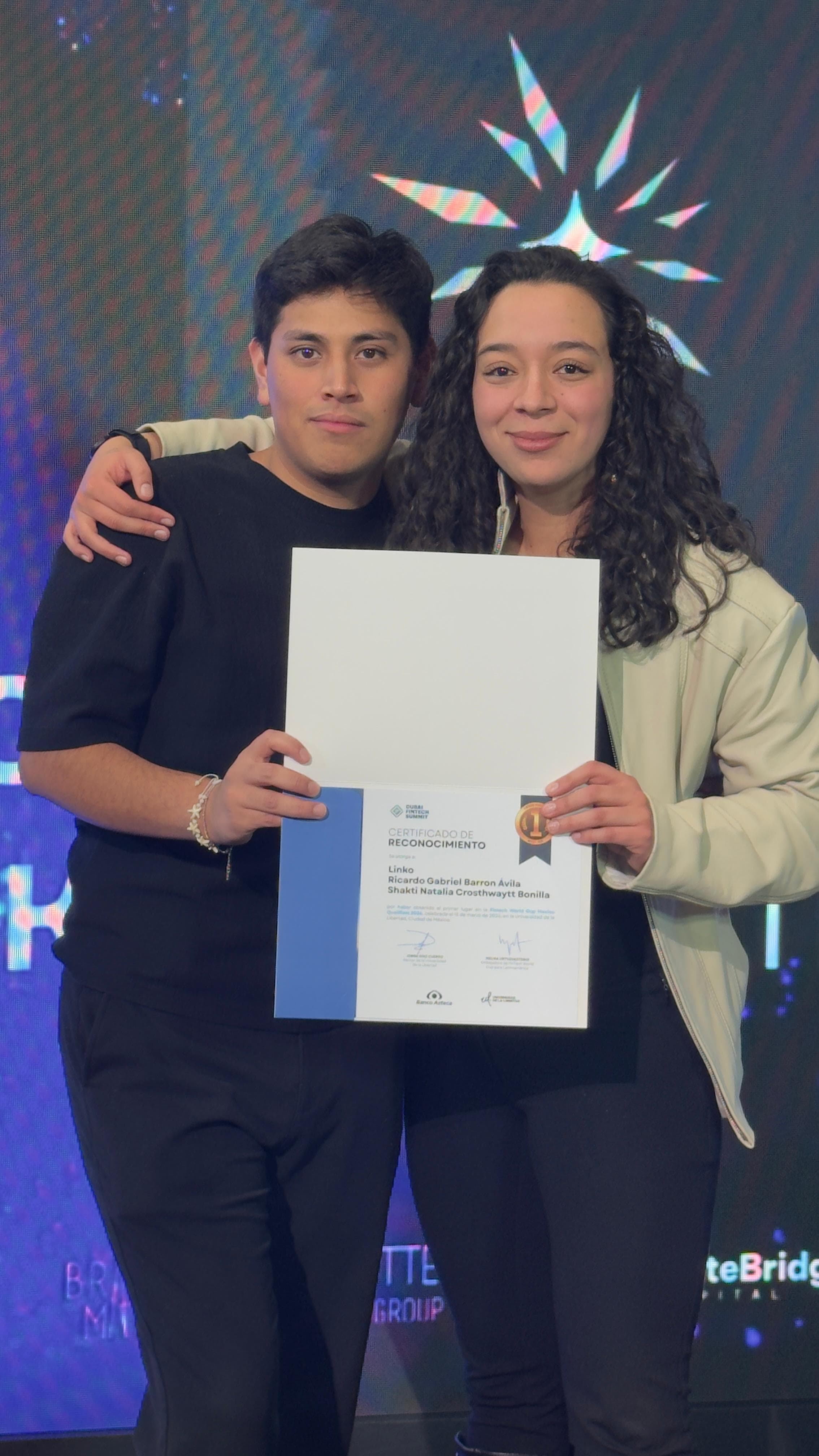 Founders con familia y certificado