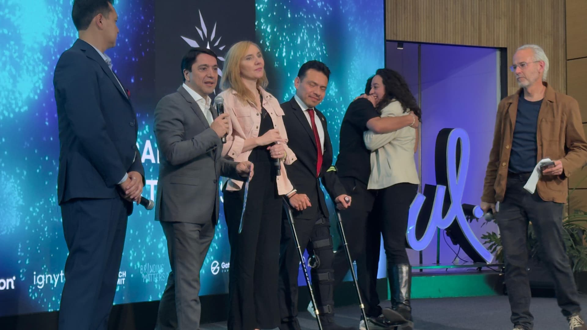 Ricardo y Shakti recibiendo el certificado FinTech World Cup México Qualifier 2026